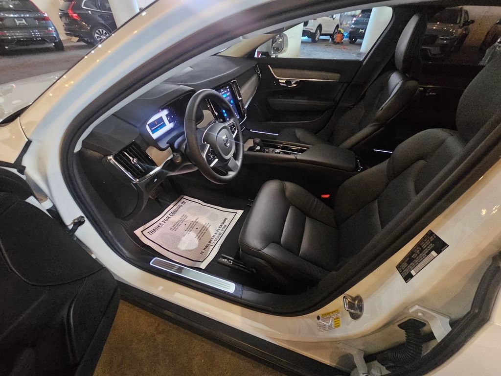 Certified 2025 Volvo V90 B6 Cross Country Plus AWD/4WD image 17