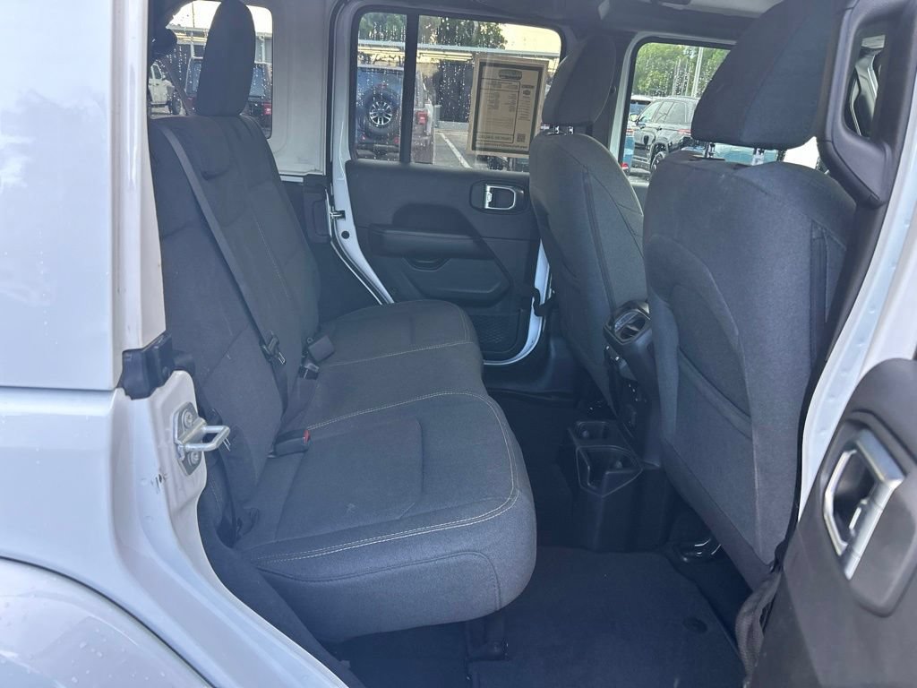 Used 2025 Jeep Wrangler Unlimited Sahara AWD/4WD image 30