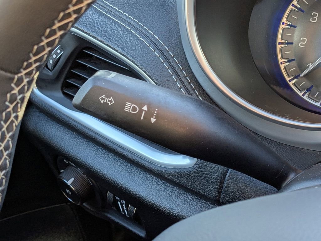 Used 2025 Chrysler Pacifica Limited FWD image 22