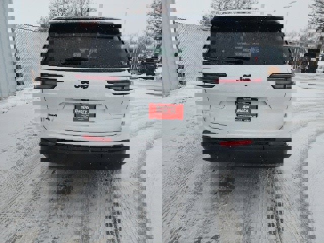 New 2025 Jeep Grand Cherokee L Altitude image 21