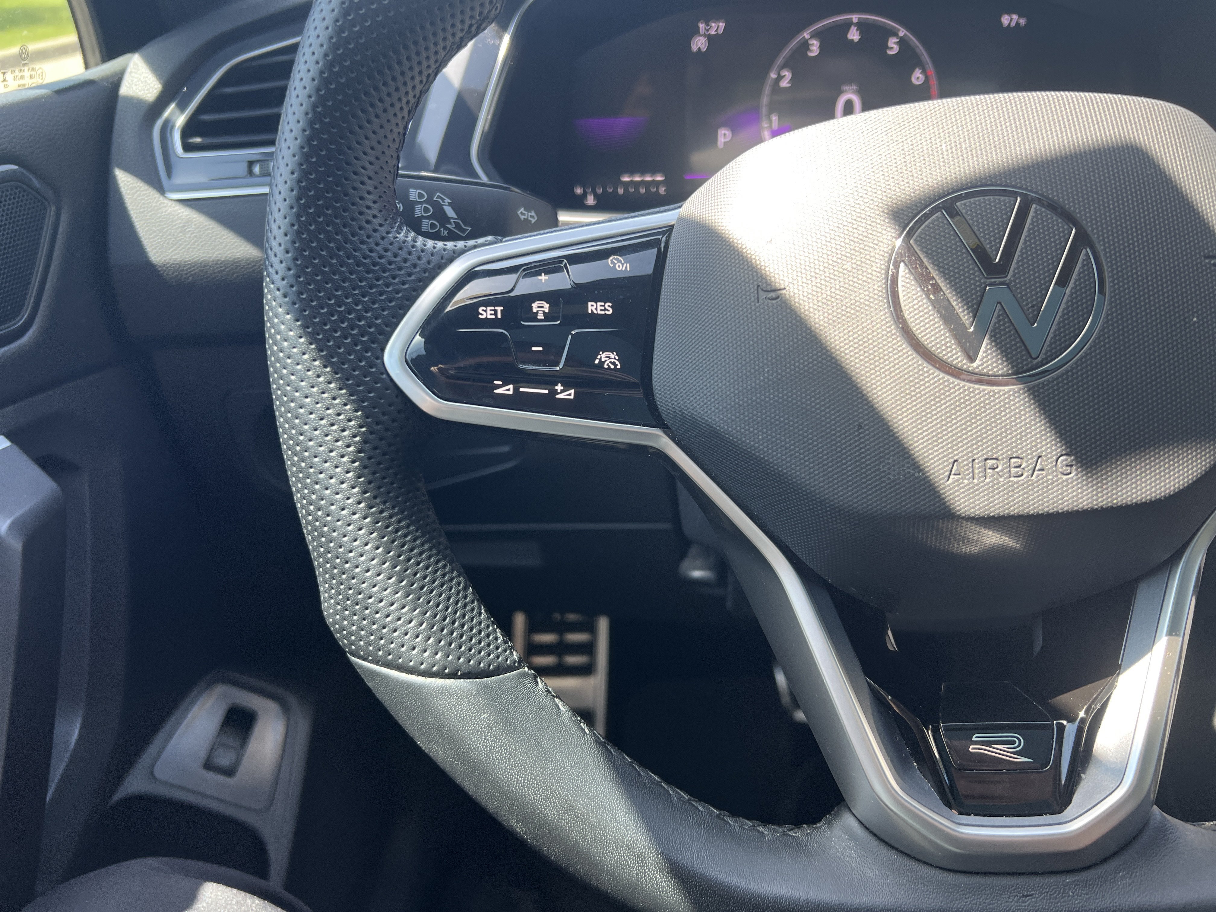 Used 2023 Volkswagen Tiguan SE R-Line FWD image 16