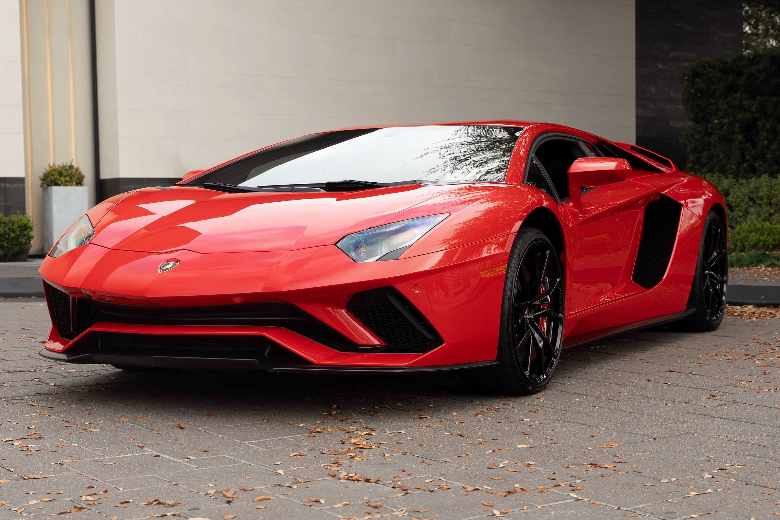 Used 2019 Lamborghini Aventador S image 12