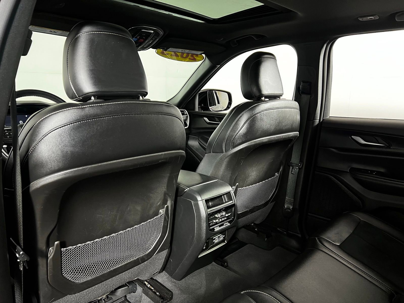 Used 2023 Jeep Grand Cherokee Altitude image 23