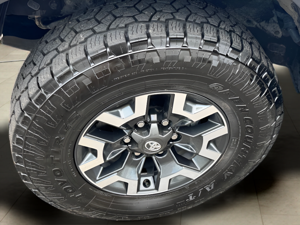 Used 2022 Toyota Tacoma TRD Off-Road w/ Technology Package AWD/4WD image 41