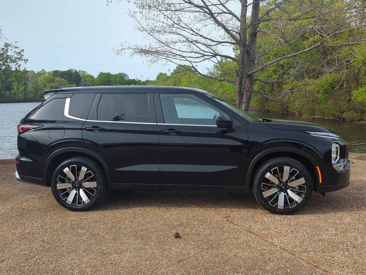 New 2026 Mitsubishi Outlander SE AWD/4WD image 2
