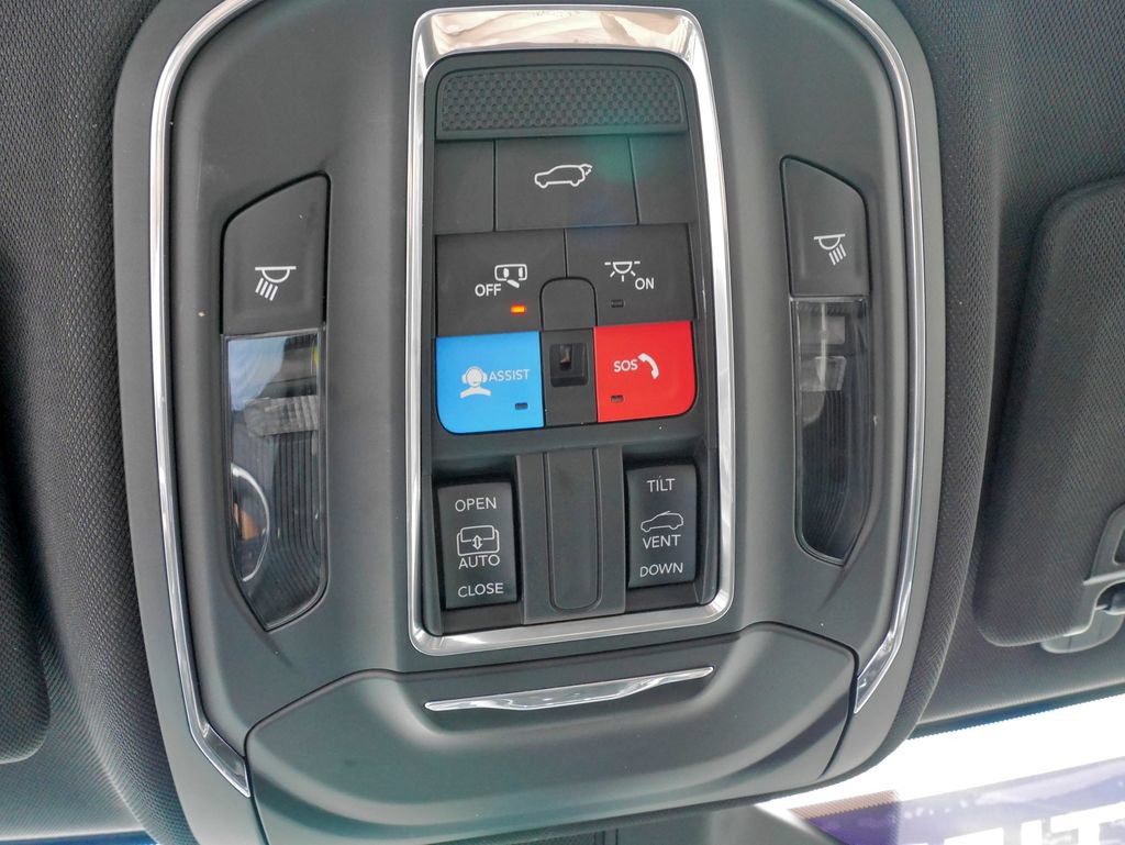 Used 2023 Jeep Grand Cherokee Altitude AWD/4WD image 30