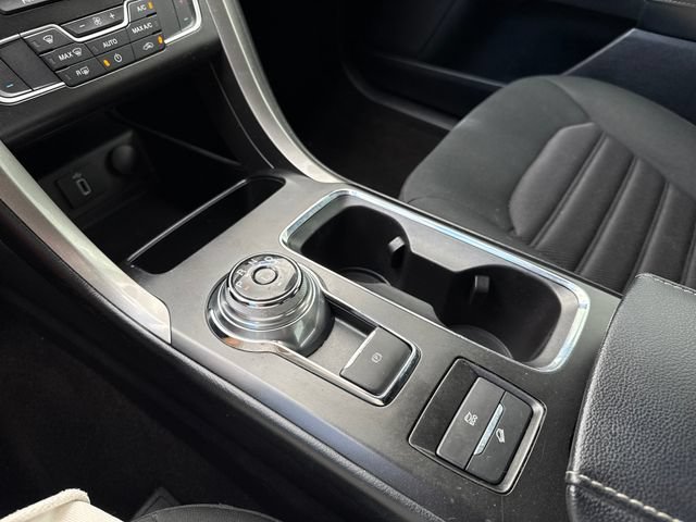 Used 2018 Ford Fusion SE FWD image 24