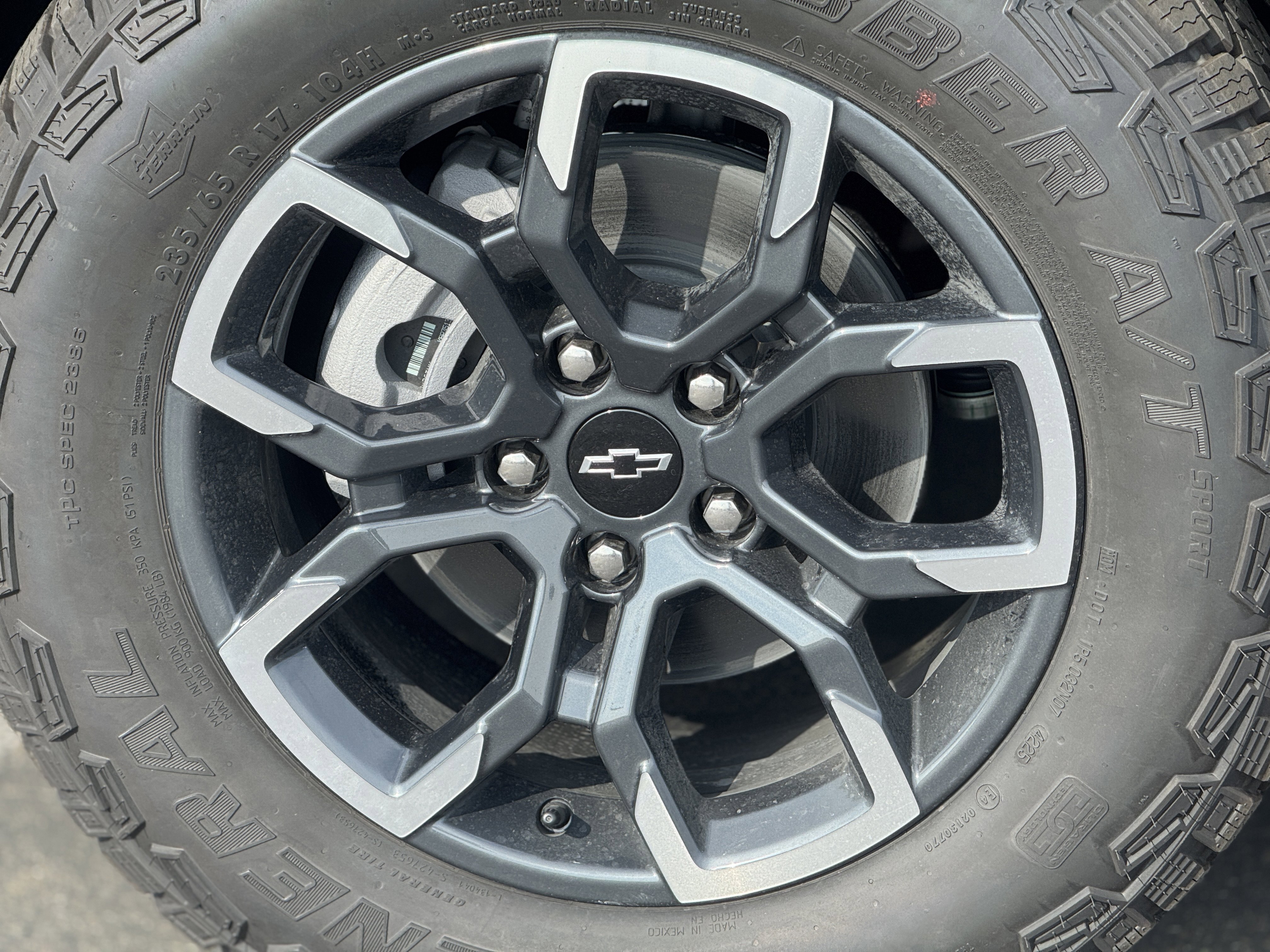 New 2026 Chevrolet Equinox ACTIV w/ Safety and Technology Package image 9