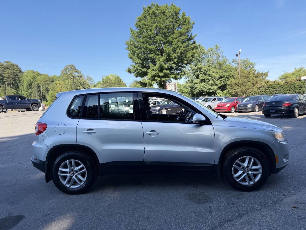 Used 2011 Volkswagen Tiguan S AWD/4WD image 4