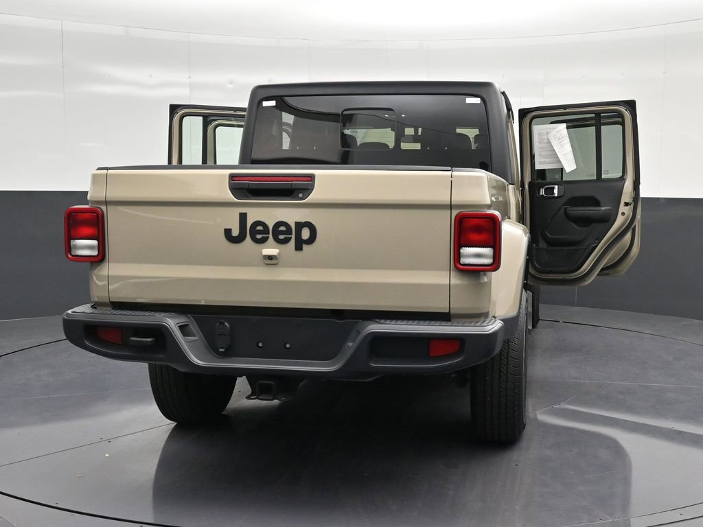 Used 2022 Jeep Gladiator Sport image 18