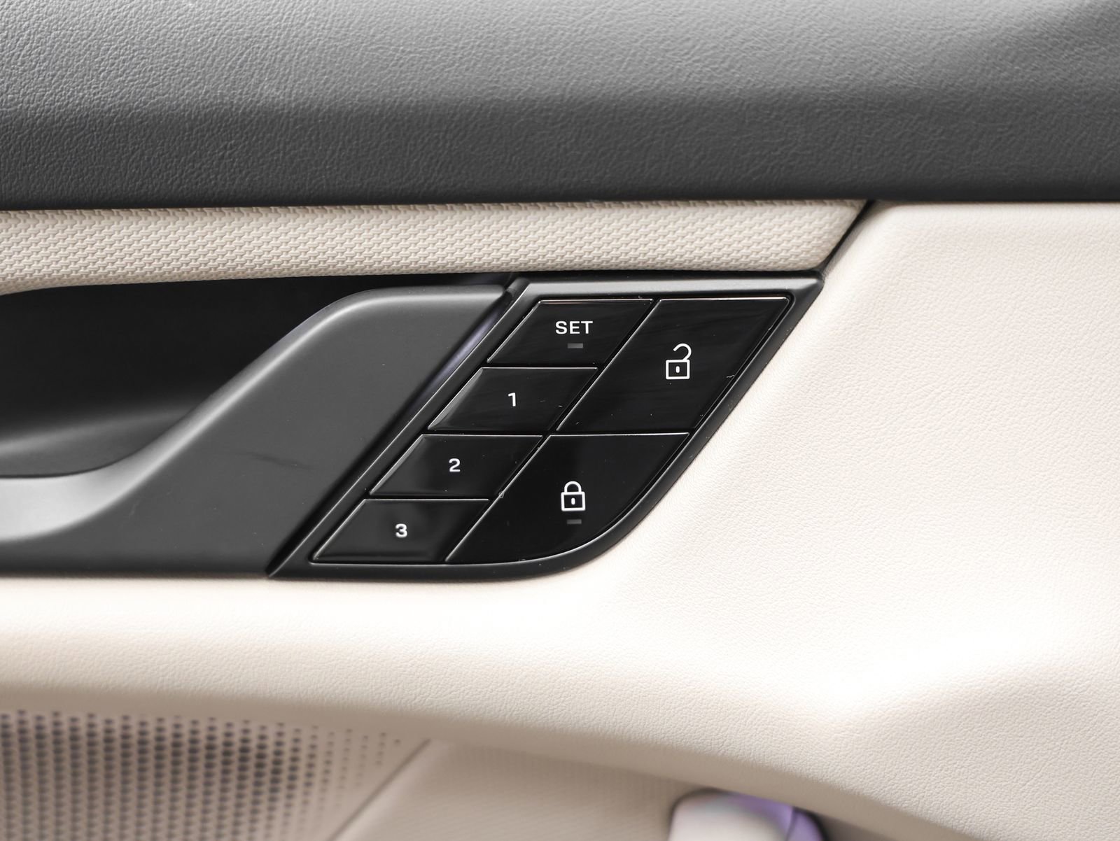 Certified 2021 Porsche Taycan image 26
