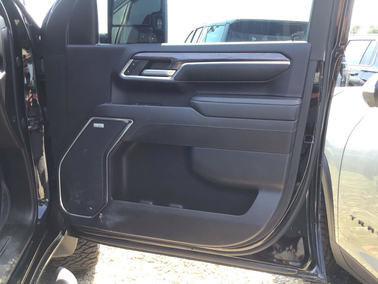 Used 2024 Chevrolet Silverado 2500 LTZ w/ LTZ Plus Package AWD/4WD image 7