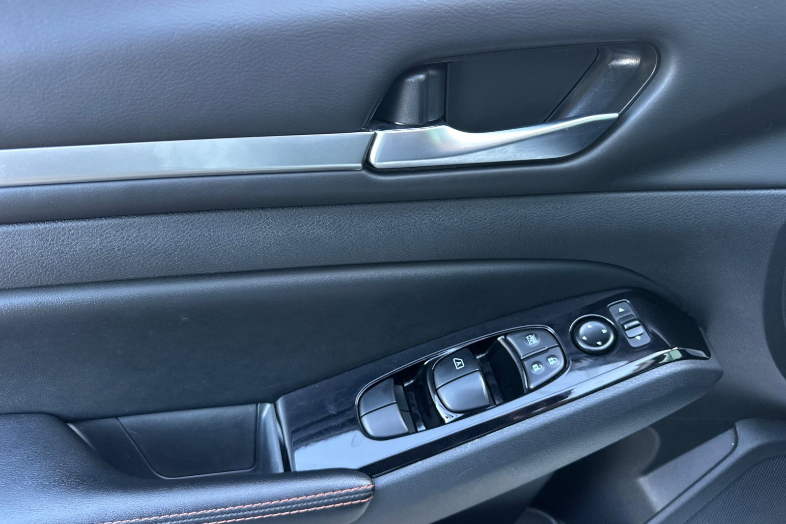 Used 2024 Nissan Altima 2.5 SR image 11