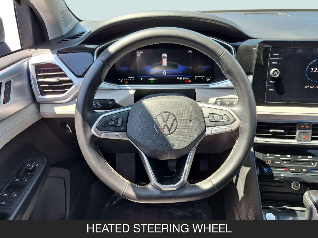 Used 2025 Volkswagen Taos SE FWD image 12
