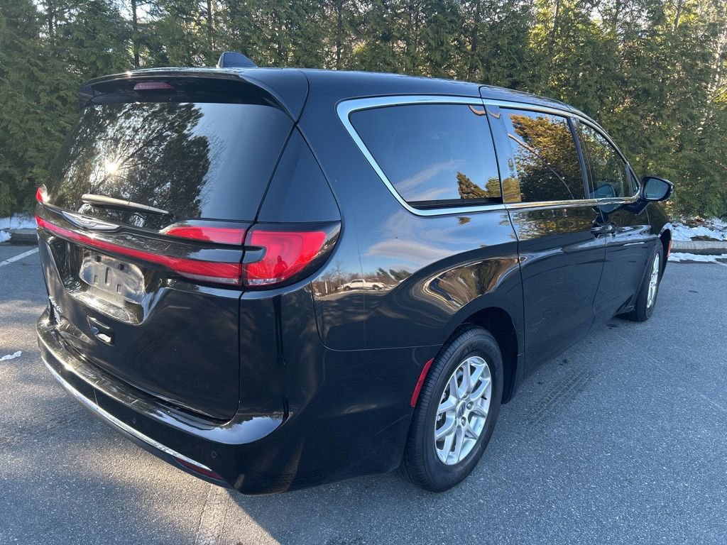 Used 2024 Chrysler Pacifica Touring-L image 28