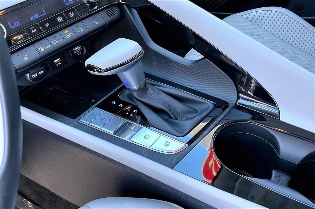 Used 2022 Hyundai Elantra Limited image 23