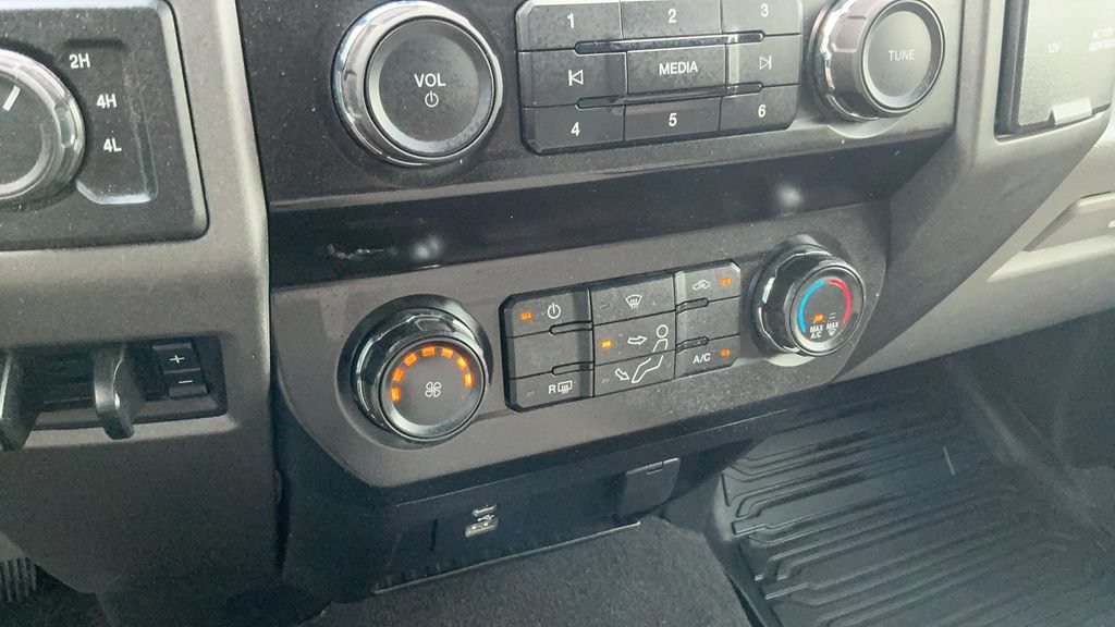 Used 2020 Ford F250 XL w/ STX Appearance Package AWD/4WD image 15