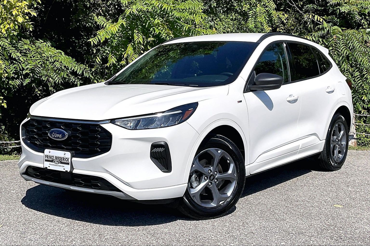 Certified 2024 Ford Escape ST-Line AWD/4WD image 3