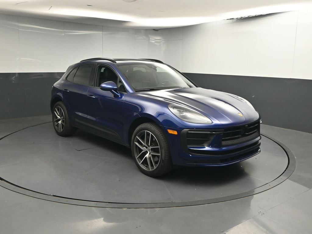 Used 2025 Porsche Macan AWD/4WD image 28