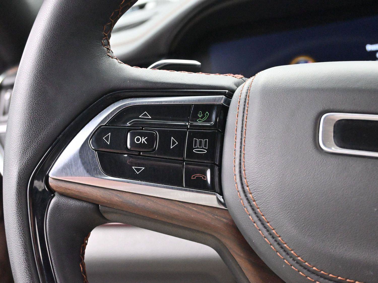 Used 2023 Jeep Grand Cherokee Summit w/ Adv Protech Group IV AWD/4WD image 20