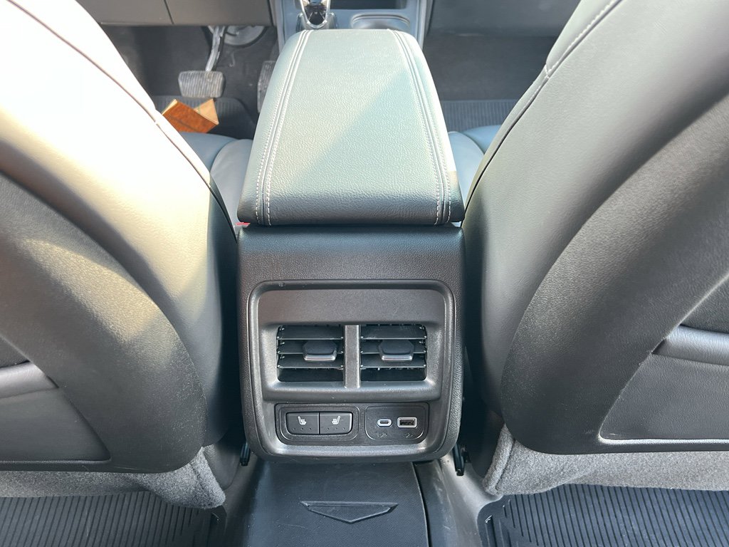 Used 2024 Cadillac XT4 Premium Luxury image 36