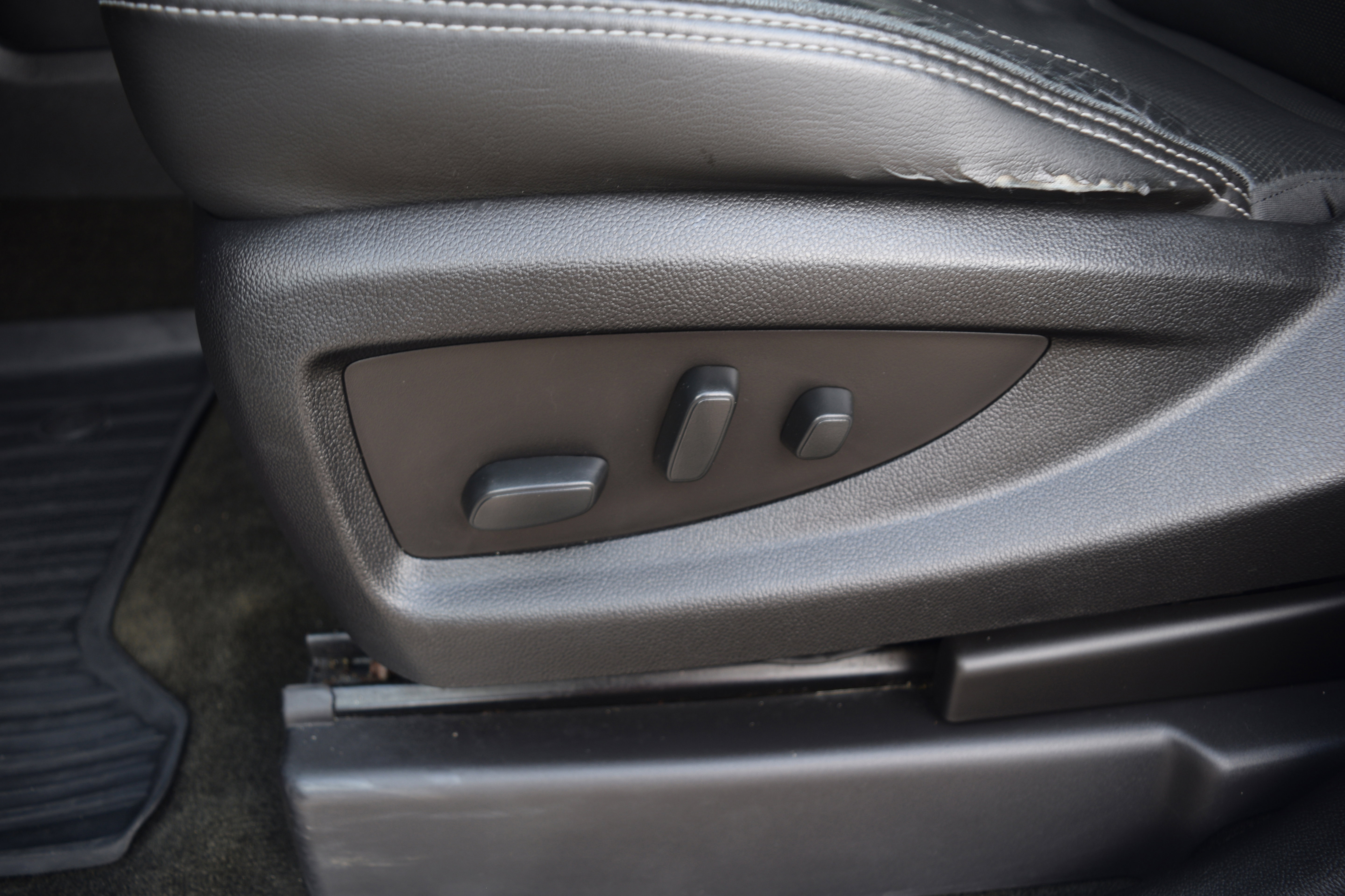 Used 2018 GMC Yukon Denali image 19