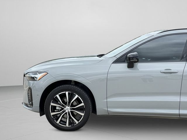 Used 2025 Volvo XC60 B5 Plus AWD/4WD image 35