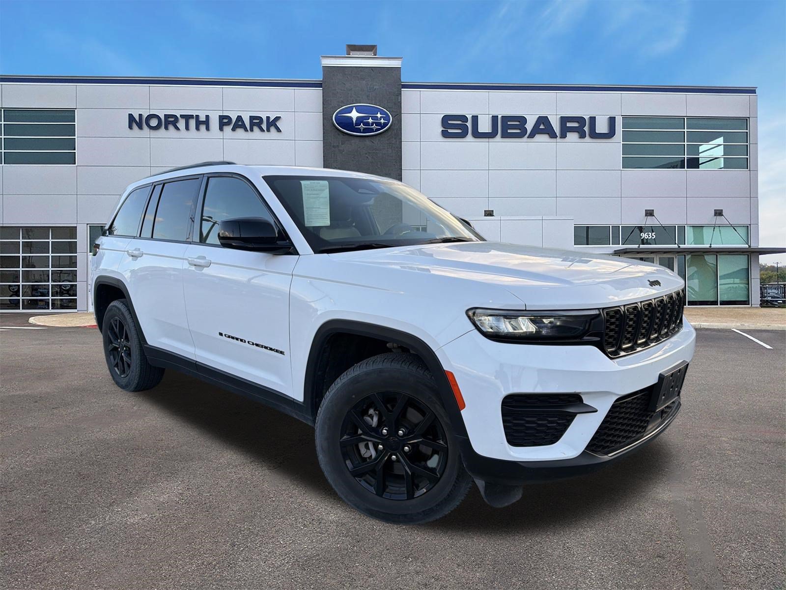 Used 2024 Jeep Grand Cherokee Altitude AWD/4WD image 1