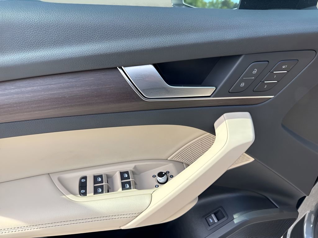 Used 2022 Audi Q5 2.0T Premium Plus w/ Premium Plus Package image 29