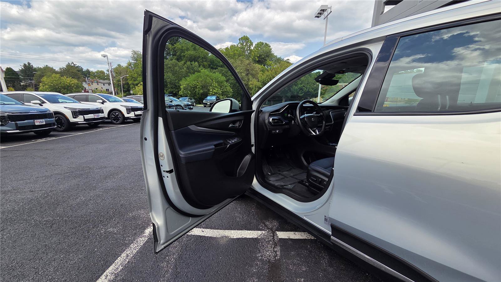 Used 2023 Chevrolet Bolt EUV Premier FWD image 12