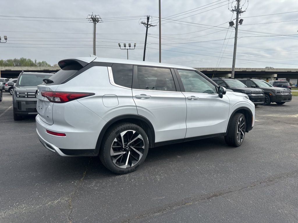 Used 2024 Mitsubishi Outlander SE image 5