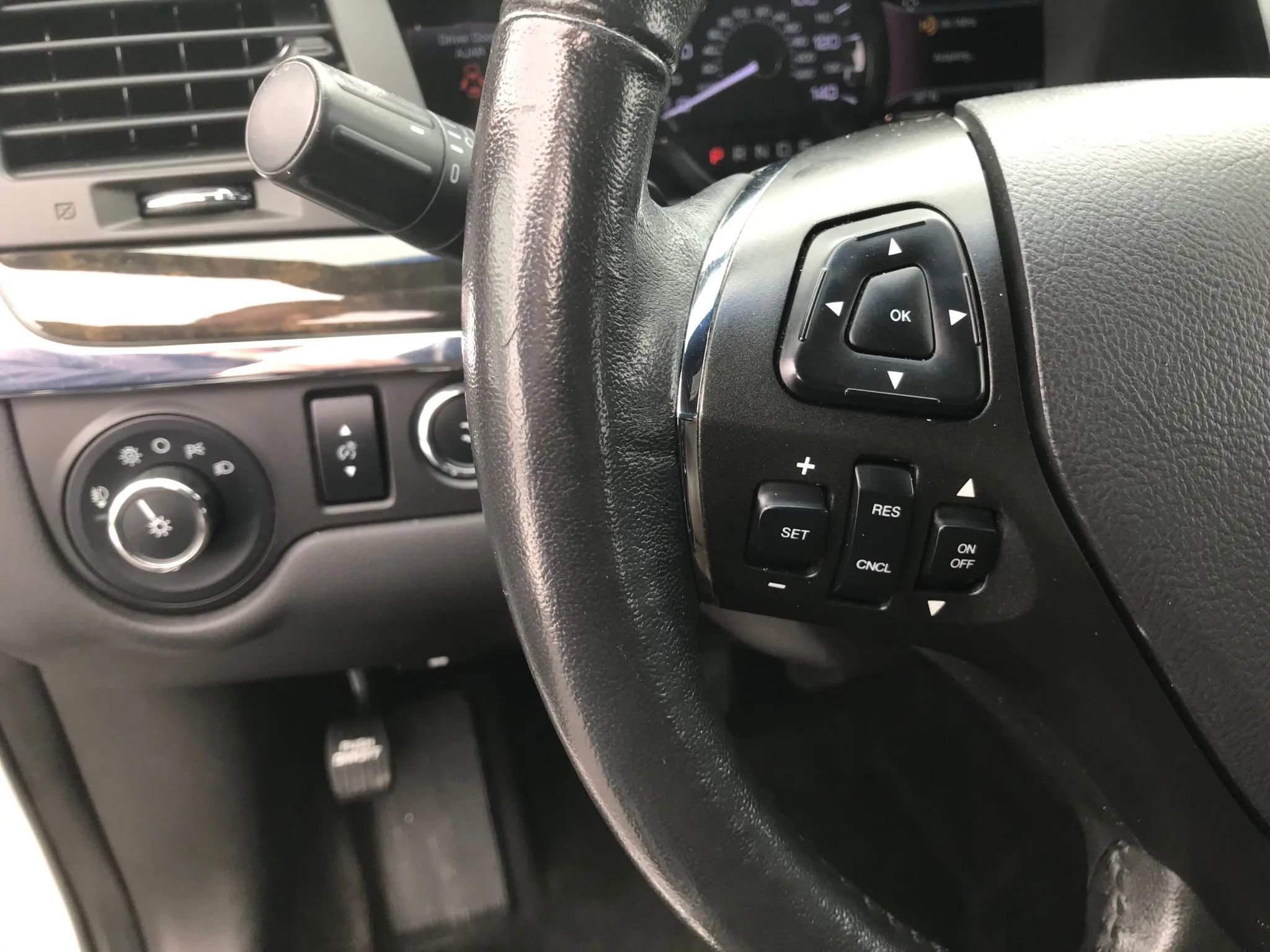 Used 2014 Lincoln MKS Sedan 4D w/ Equipment Group 101A image 17