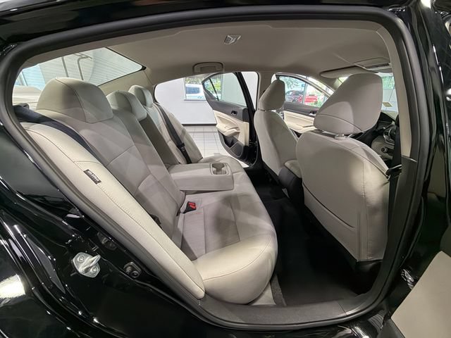 Used 2025 Nissan Altima 2.5 SV FWD image 14