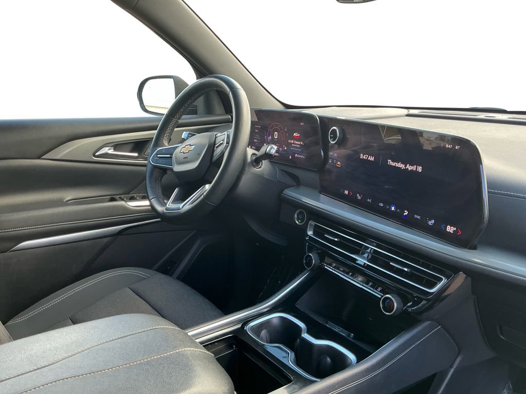 Used 2024 Chevrolet Traverse LT image 17