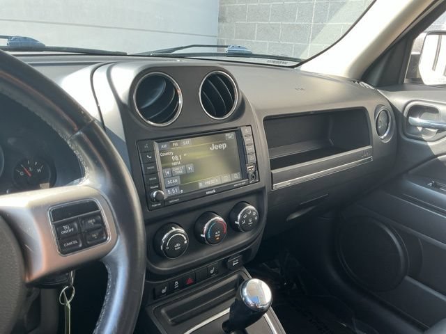 Used 2015 Jeep Patriot High Altitude AWD/4WD image 18