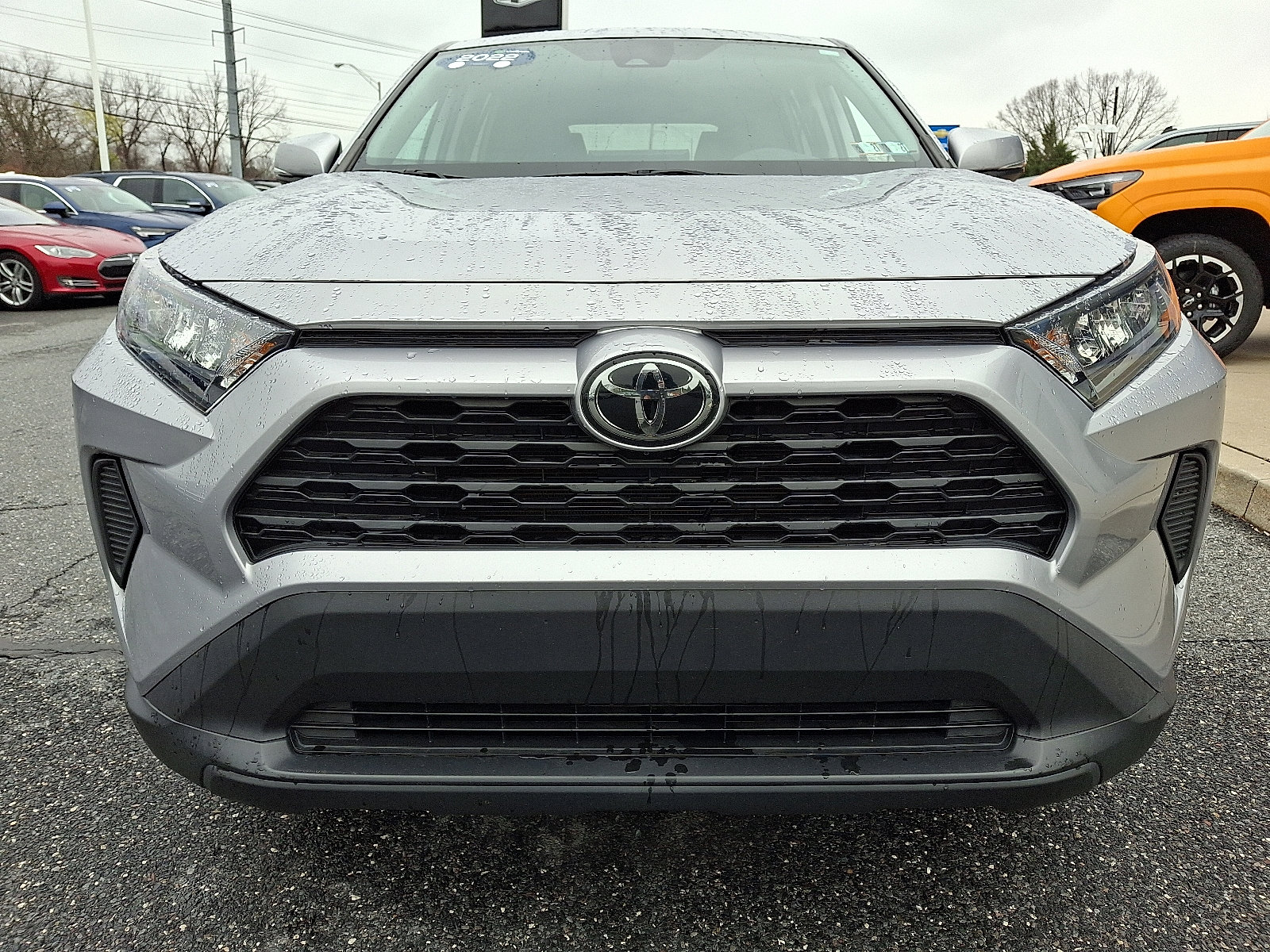 Used 2022 Toyota RAV4 LE image 2