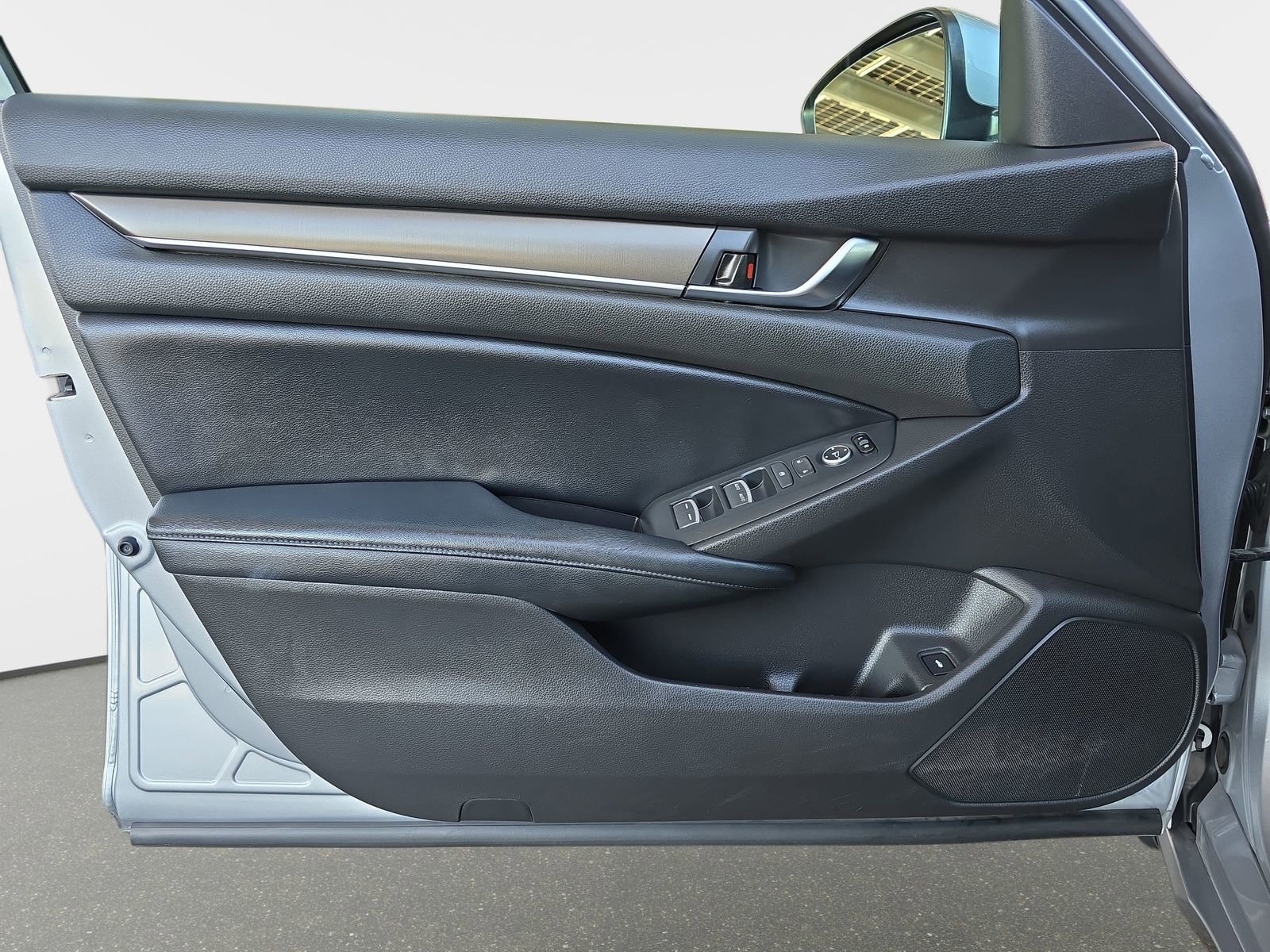 Used 2018 Honda Accord LX image 27