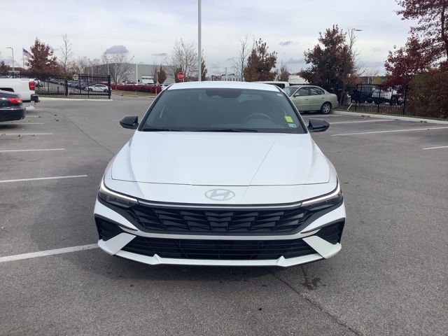 Used 2025 Hyundai Elantra SEL w/ Cargo Package FWD image 3