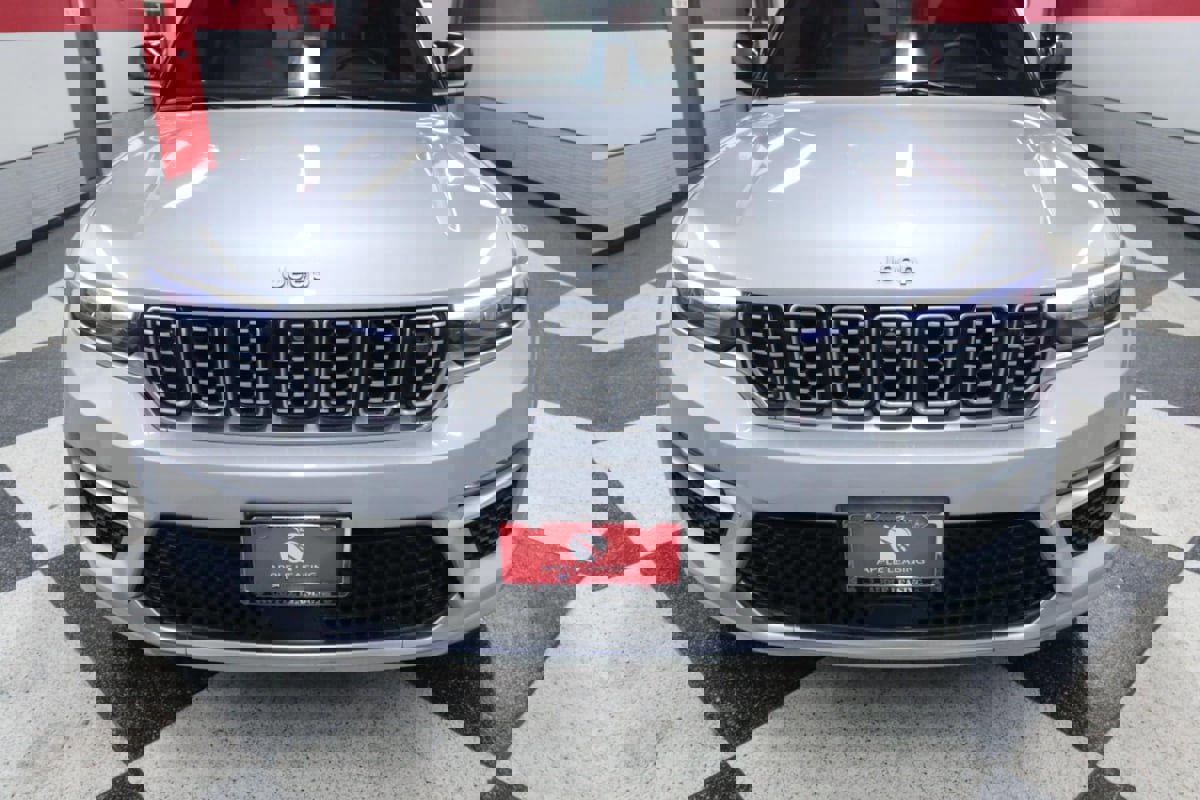 Used 2022 Jeep Grand Cherokee Summit w/ Advanced Protech Group IV image 4