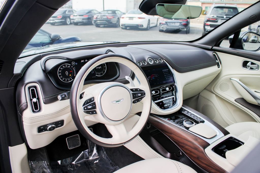 Used 2023 Aston Martin DBX image 8