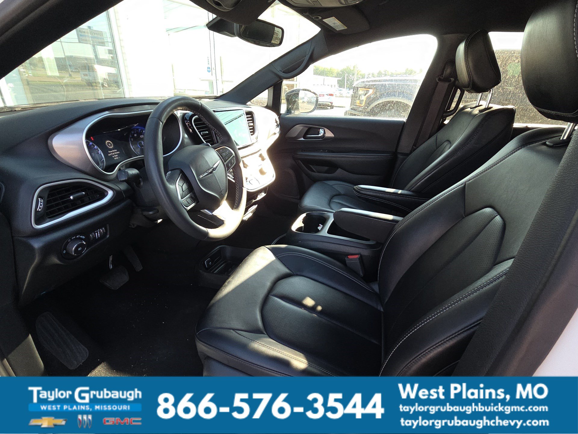 Used 2025 Chrysler Pacifica Select FWD image 8