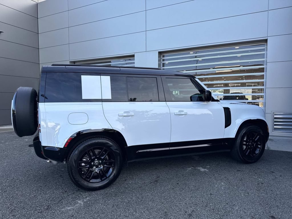 Certified 2025 Land Rover Defender 110 X-Dynamic SE AWD/4WD image 5