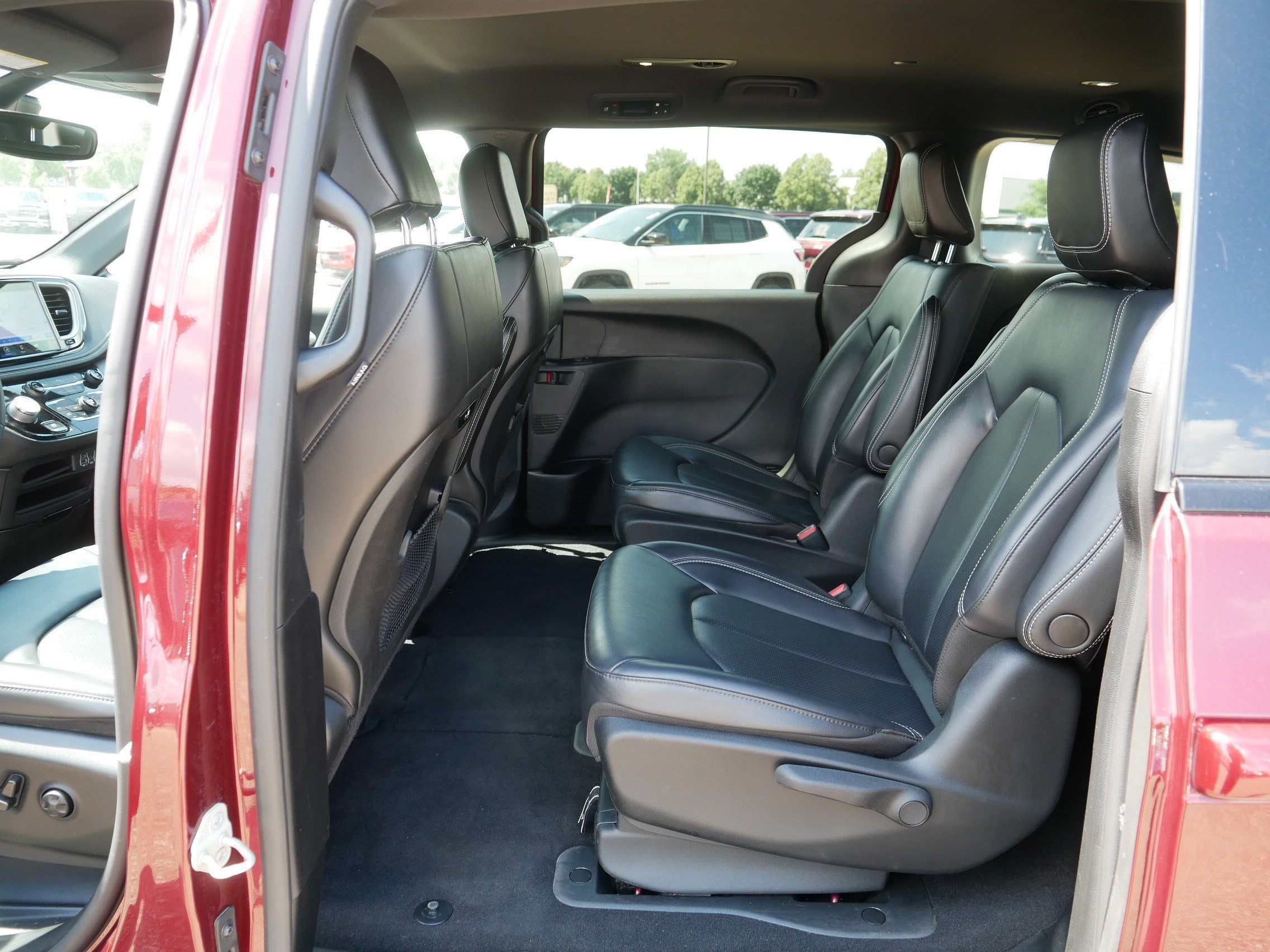 Used 2023 Chrysler Pacifica Touring-L w/ S Appearance Package FWD image 34