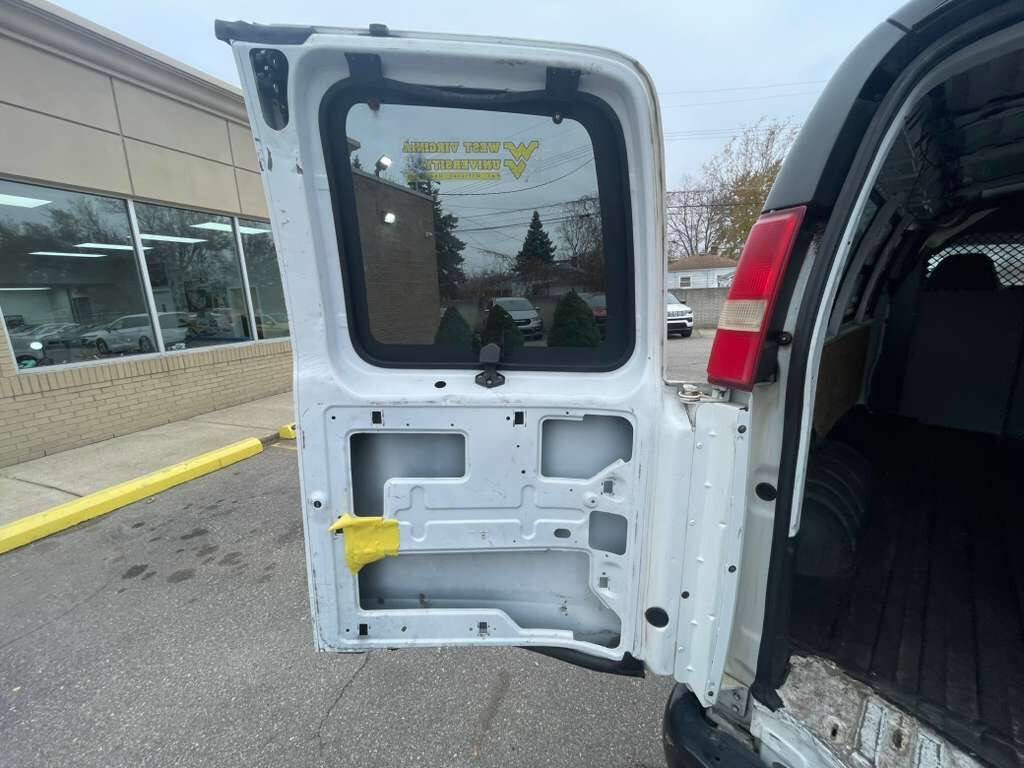 Used 2009 Chevrolet Express 1500 w/ Power Package image 15