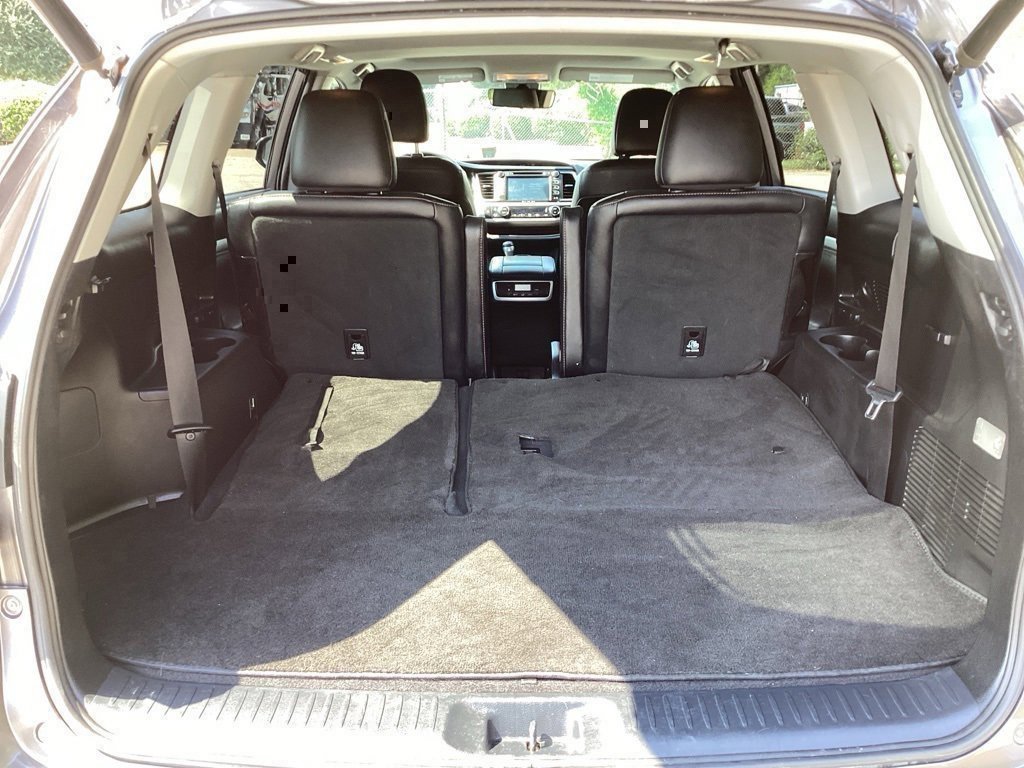 Used 2019 Toyota Highlander XLE image 10