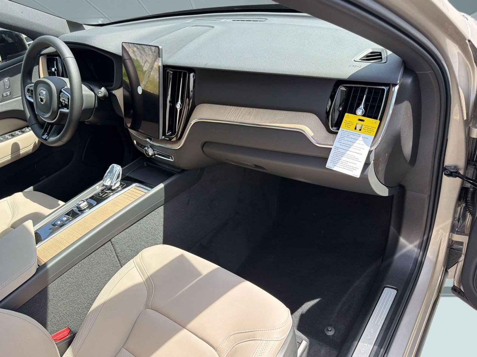 New 2026 Volvo XC60 B5 Plus w/ Protection Package Premier AWD/4WD image 31