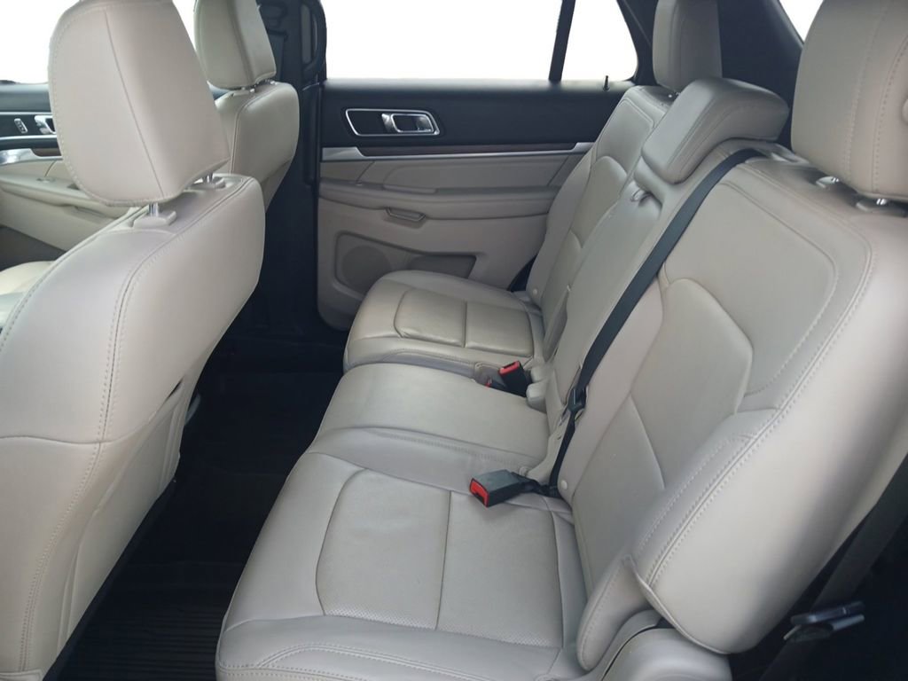 Used 2018 Ford Explorer Limited w/ Ford Safe & Smart Package FWD image 12
