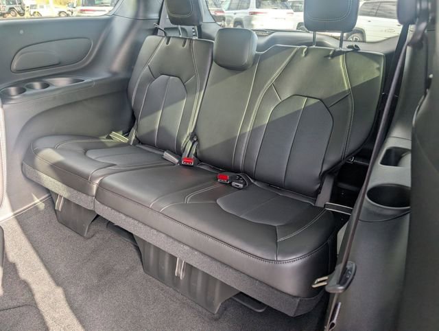 New 2026 Chrysler Pacifica Select image 24