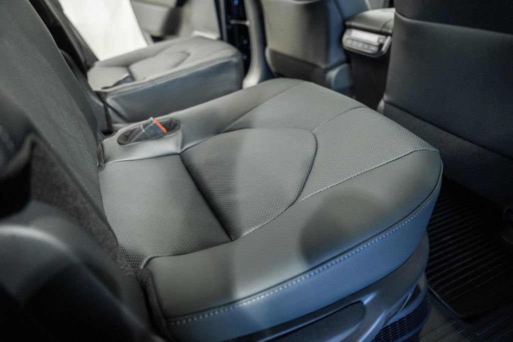 New 2026 Toyota Highlander Platinum image 35