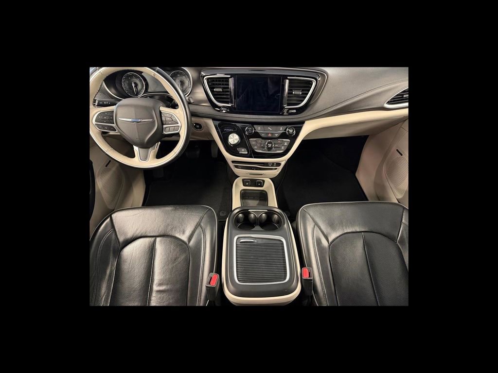 Used 2018 Chrysler Pacifica Limited w/ Tire & Wheel Group FWD image 13